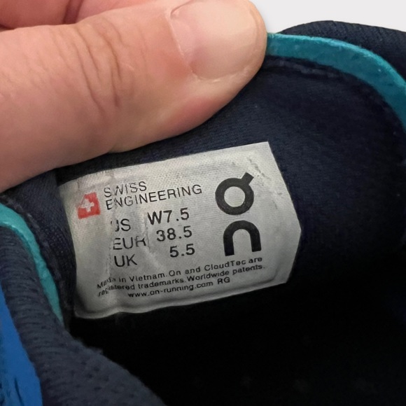 On Cloud On Running Cloudace Running Shoes Sneakers Malibu Curaçao Size 7.5 - Picture 10 of 10